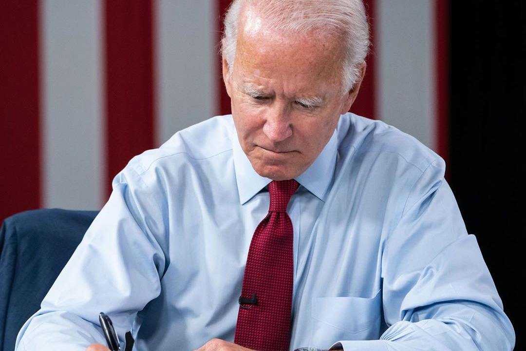 Байден одержал победу на первом открывшемся участке для голосования в США