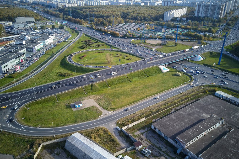 Более тысячи километров дорог построили в Москве за 10 лет