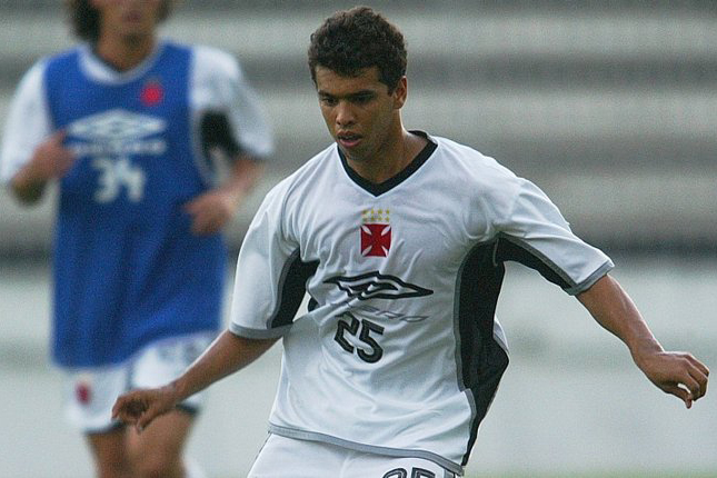 Бразильский футболист Коутиньо умер от сердечного приступа в 36 лет