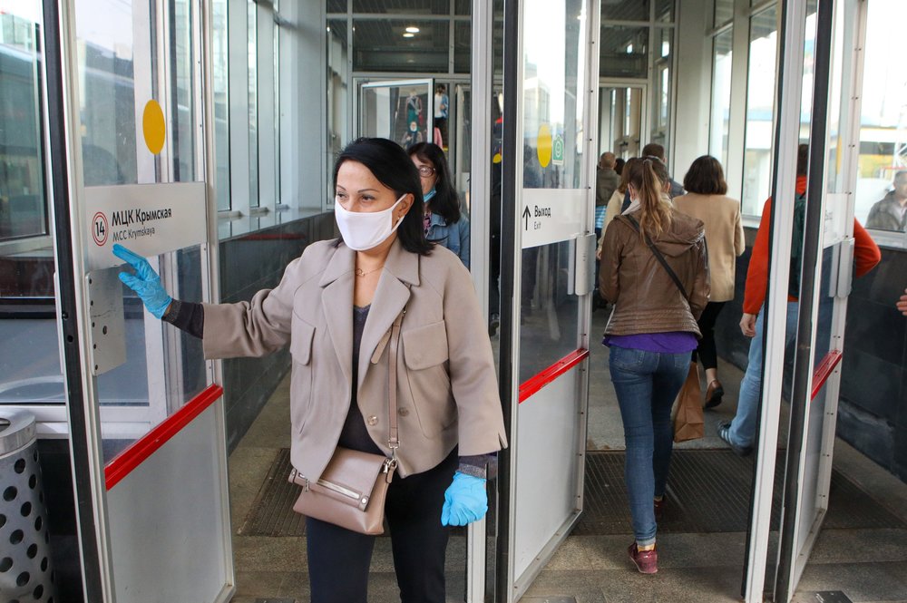 Власти Москвы рекомендовали ограничить контакты людям с медотводом от вакцинации