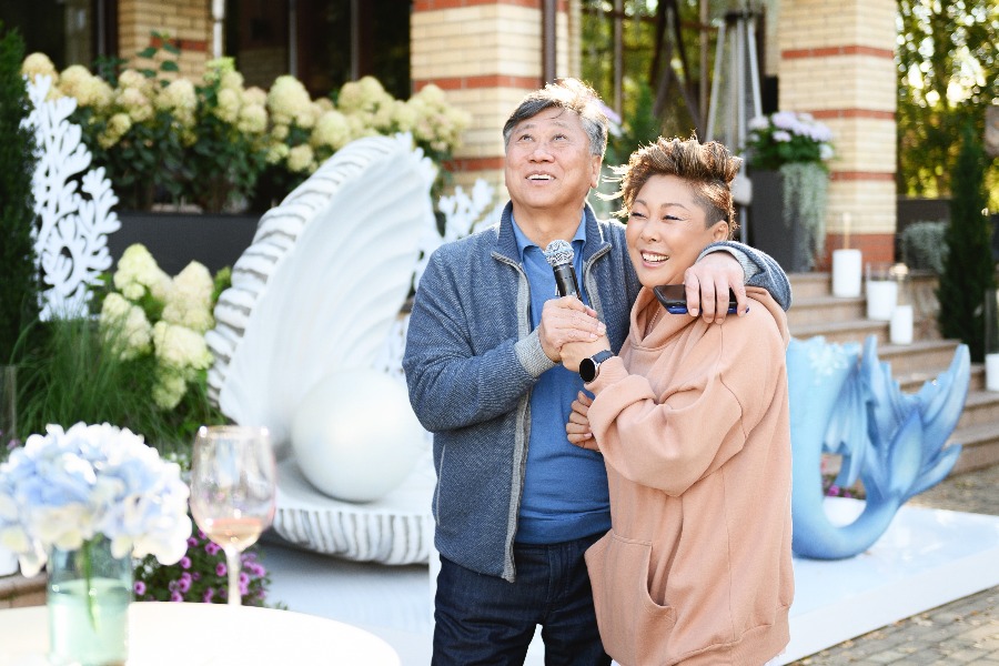 Анита Цой с супругом