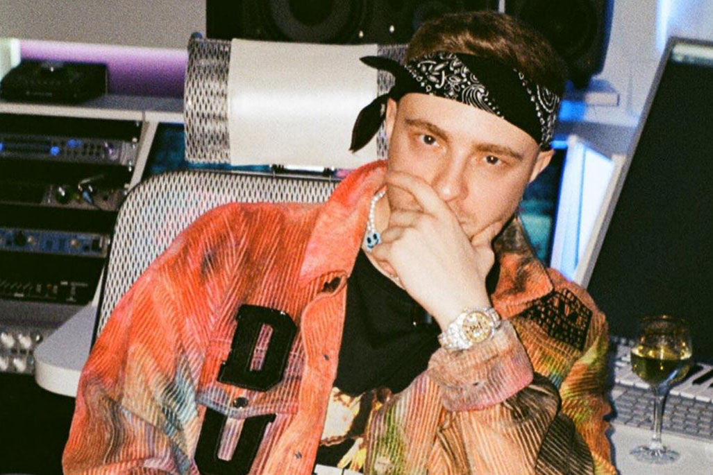 Поклонники Крида обрушили свое негодование на певца из-за неприличного жеста