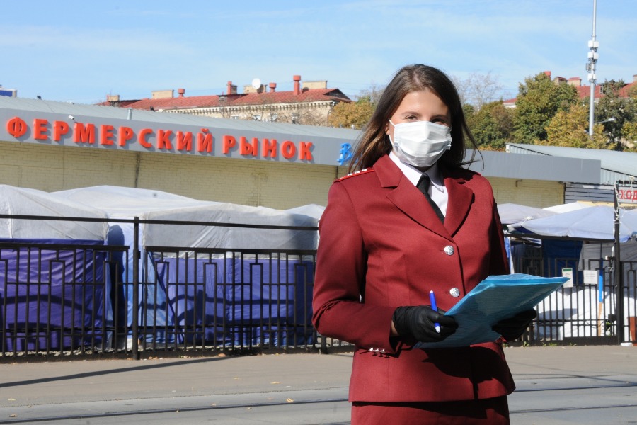 Сотрудник Роспотребнадзора Ксения Шмарова обнаружила нарушения на Коптевском рынке столицы. В итоге деятельность этого предприятия было решено приостановить на три месяца