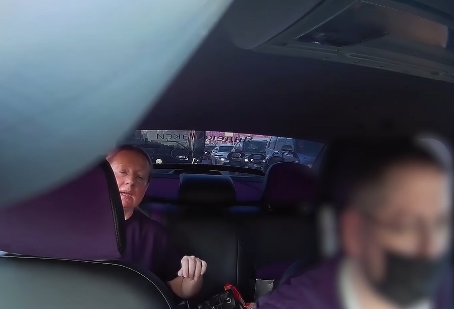 «Бесноватых полно»: что делать с конфликтными пассажирами такси