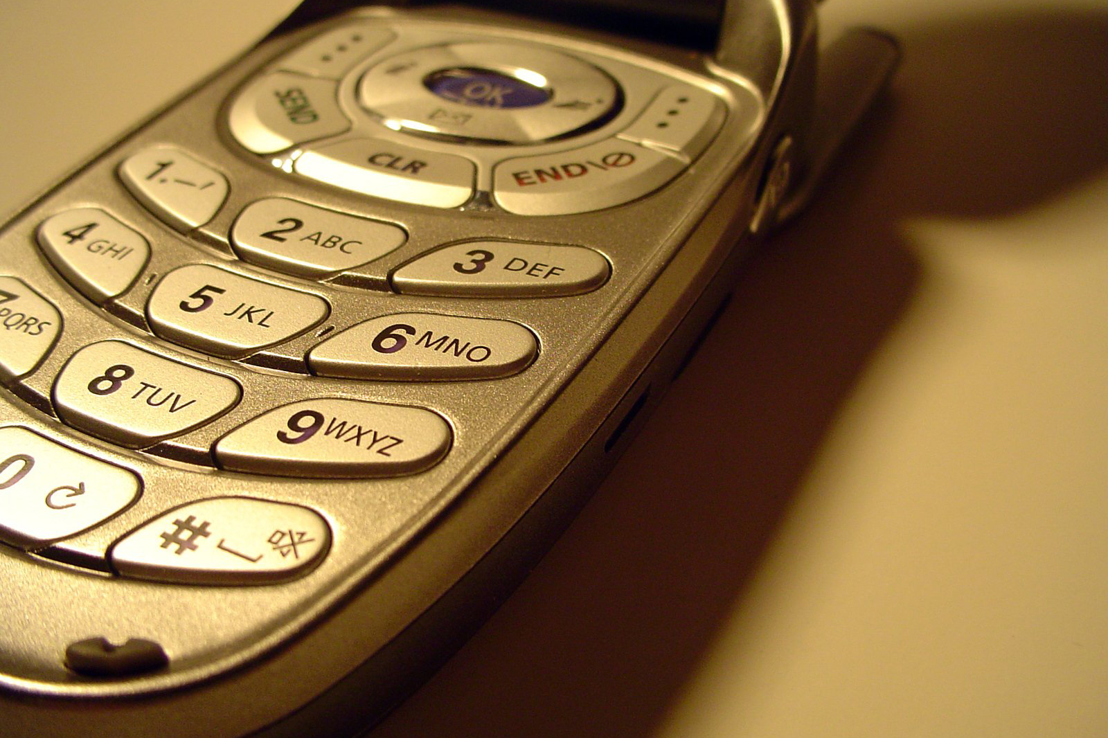 Эксперт Роскачества рассказал, какие телефоны лучше защищены от прослушивания