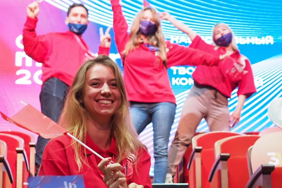 Финалистка конкурса ArtMasters Юлия Ржавцева поборется за первое место в компетенции «художник-оформитель»