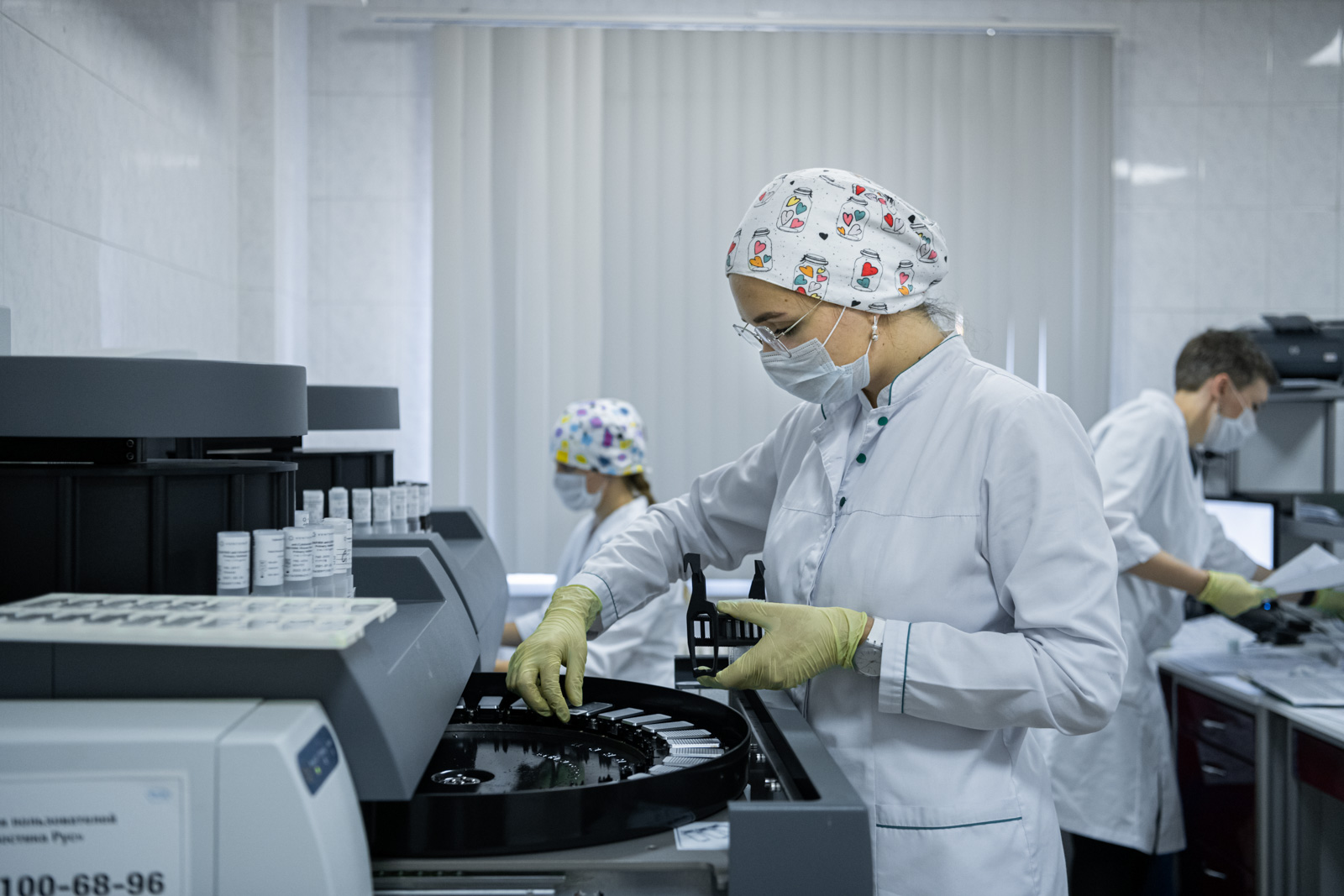 Клинические исследования назальной вакцины от коронавируса начались в Москве