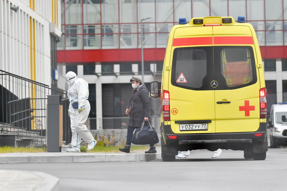 Коронавирус выявили у 28 137 человек в России за сутки