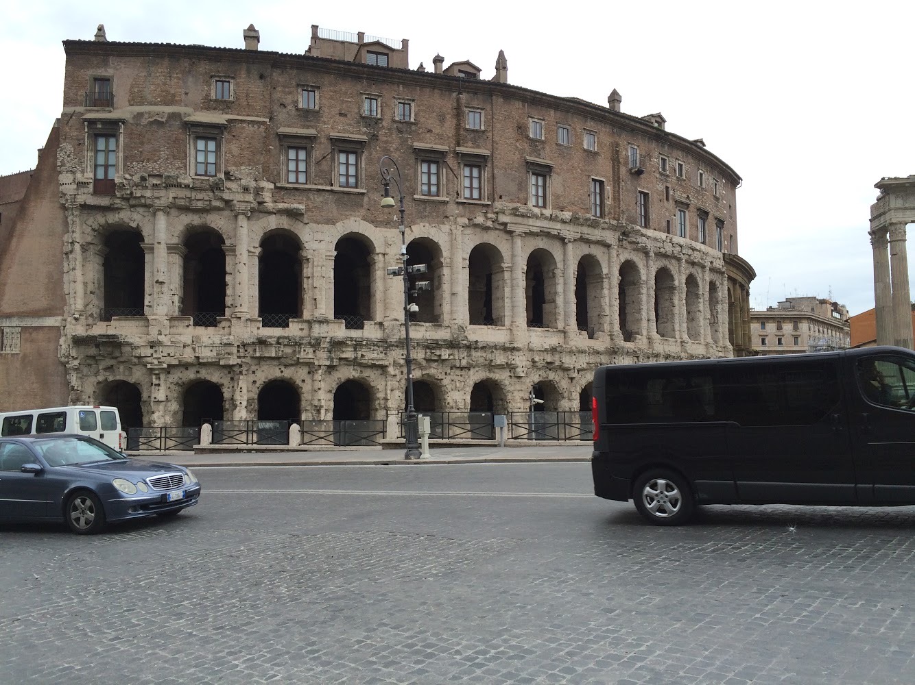 «Дорого, долго, с пересадками»: эксперт по туризму рассказал, как россиянам попасть в Европу