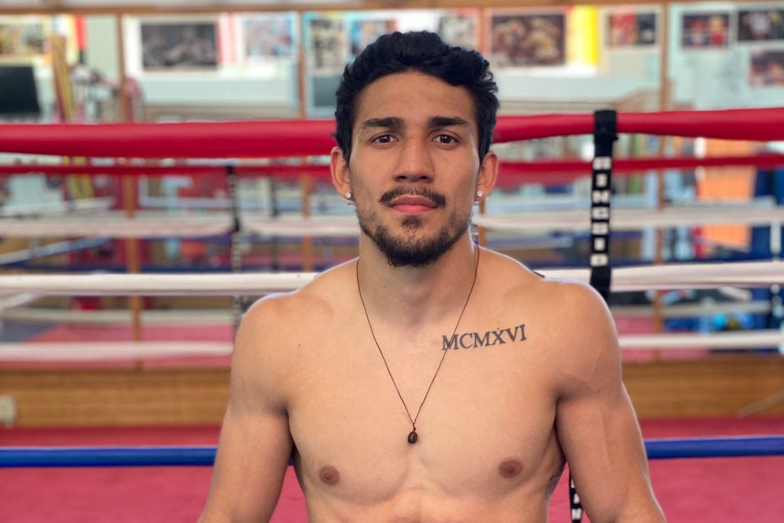 Боксер Лопес стал абсолютным чемпионом мира после победы над Ломаченко