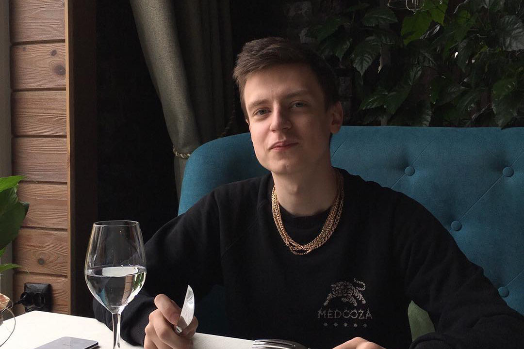 Штраф или тюрьма: что ждет блогера, избившего девушку во время стрима