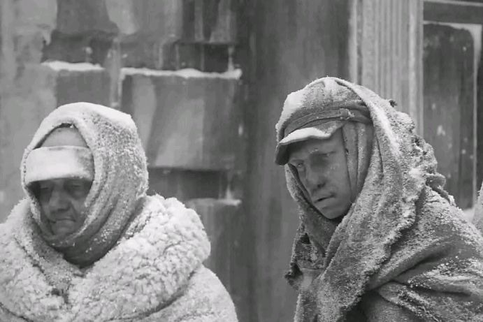 В картине Андрея Зайцева «Блокадный дневник» персонажи, как зомби: мало похожи на живых людей и одеты в тряпье. Но режиссер считает, что именно такова была правда жизни 