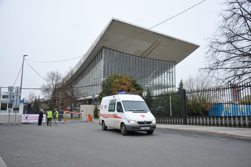 Тела мужчины и пятилетнего ребенка нашли около многоэтажки на проспекте Мира