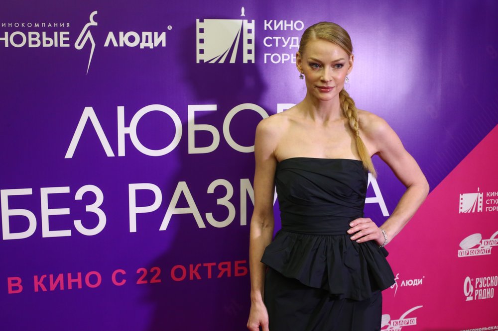 «Прелестнейшая»: Светлана Ходченкова отметила день рождения откровенным снимком