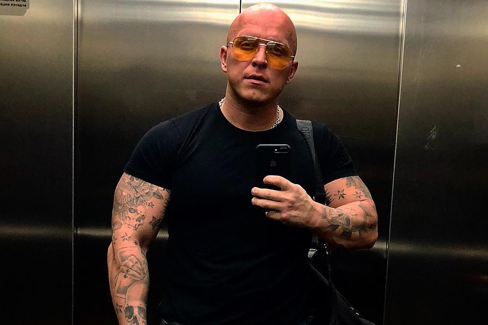 СМИ: Актера из сериала «Универ» избили возле торгового центра в Москве