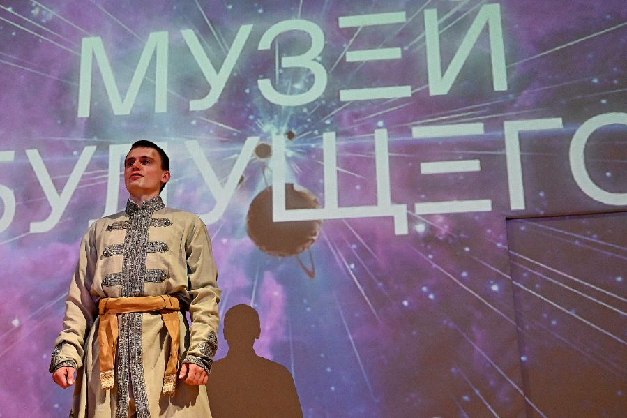 Победителем конкурса профессионального мастерства стал сотрудник музея-заповедника «Коломенское» Андрей Сальников. Он представил проект экскурсии в музее будущего, рассказав, как, по его мнению, будет строиться беседа с гостем в 2050 году