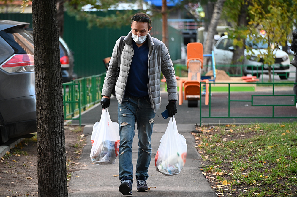 СМИ: Почти треть россиян начали запасаться товарами на фоне ситуации с COVID-19