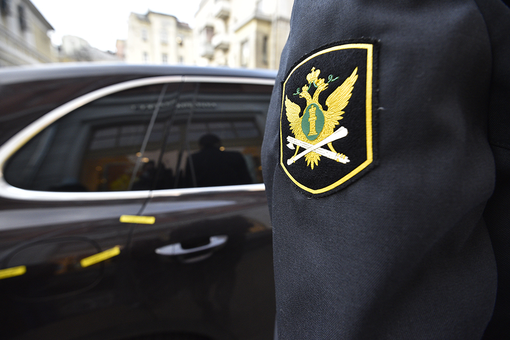 Более четырех миллионов россиян оказались невыездными из-за долгов