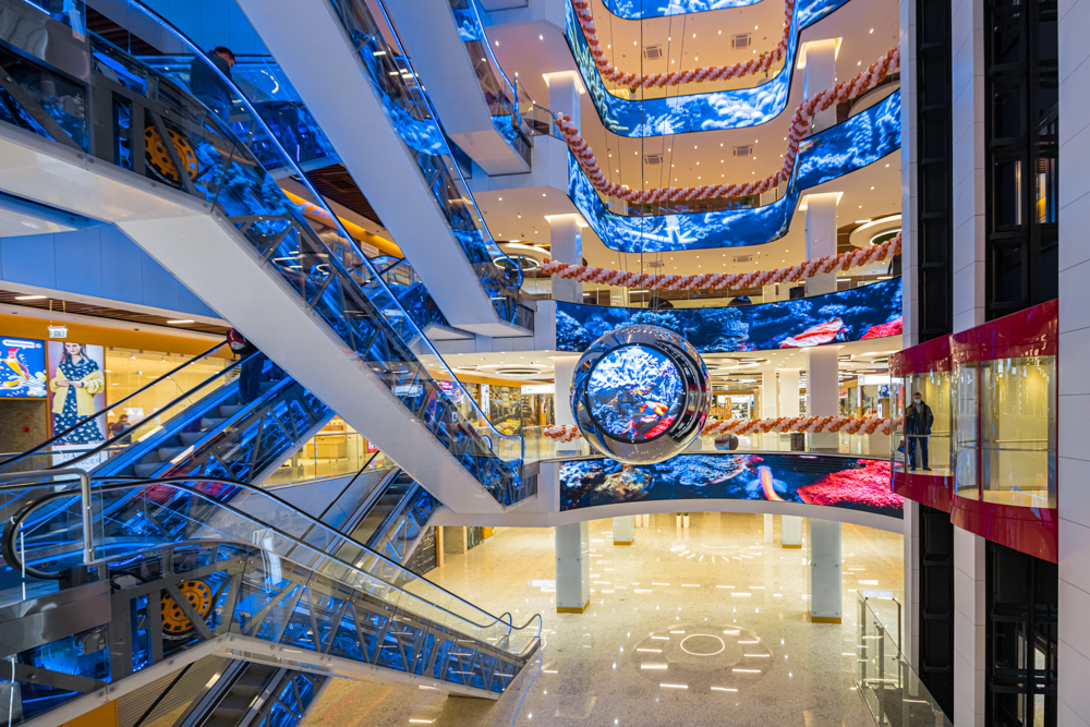 Нарушения мер профилактики COVID-19 выявили в торговом центре в Новой Москве