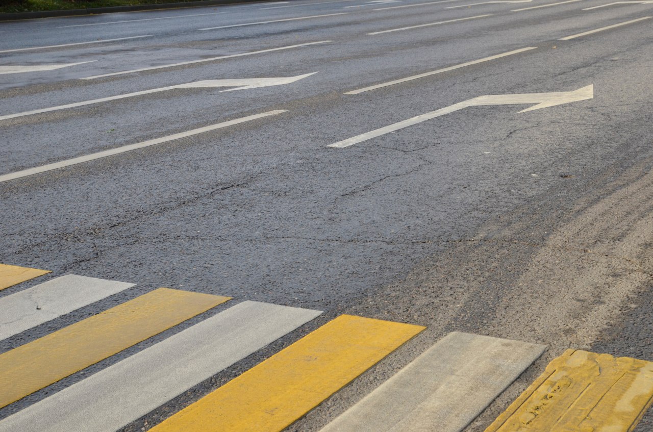 Столичные службы занялись обновлением дорожной разметки