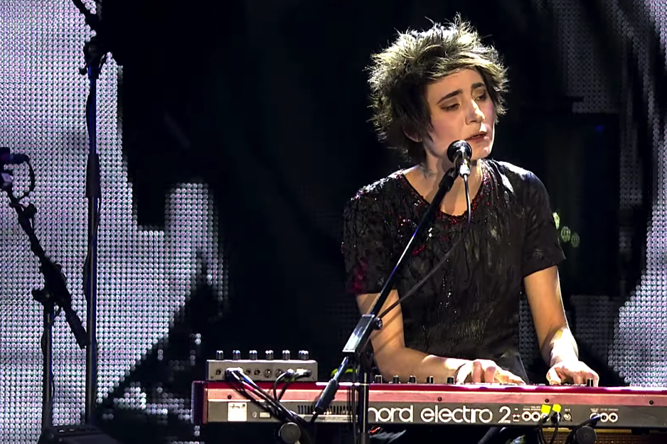 «Повод побеседовать с психоаналитиком»: критик оценил новый альбом Земфиры