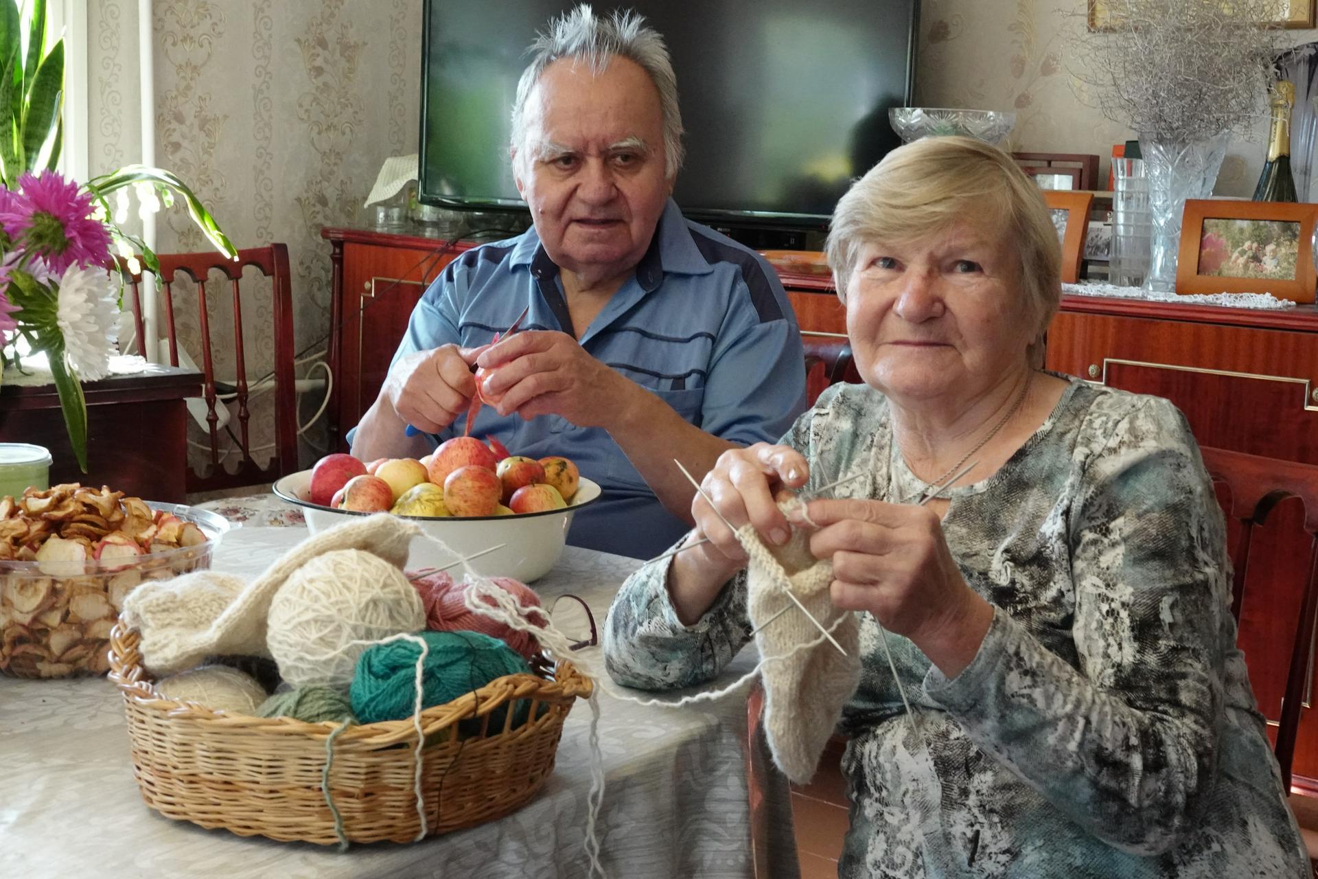 Пенсионеров и малоимущих россиян предложили освободить от НДС на продукты