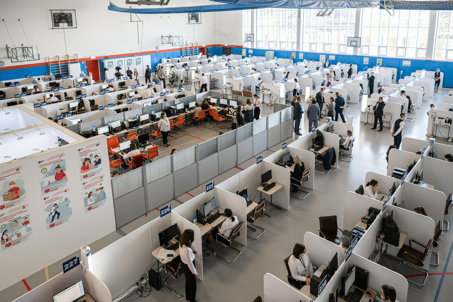 Горячая линия для помощи москвичам старше 65 лет возобновила работу