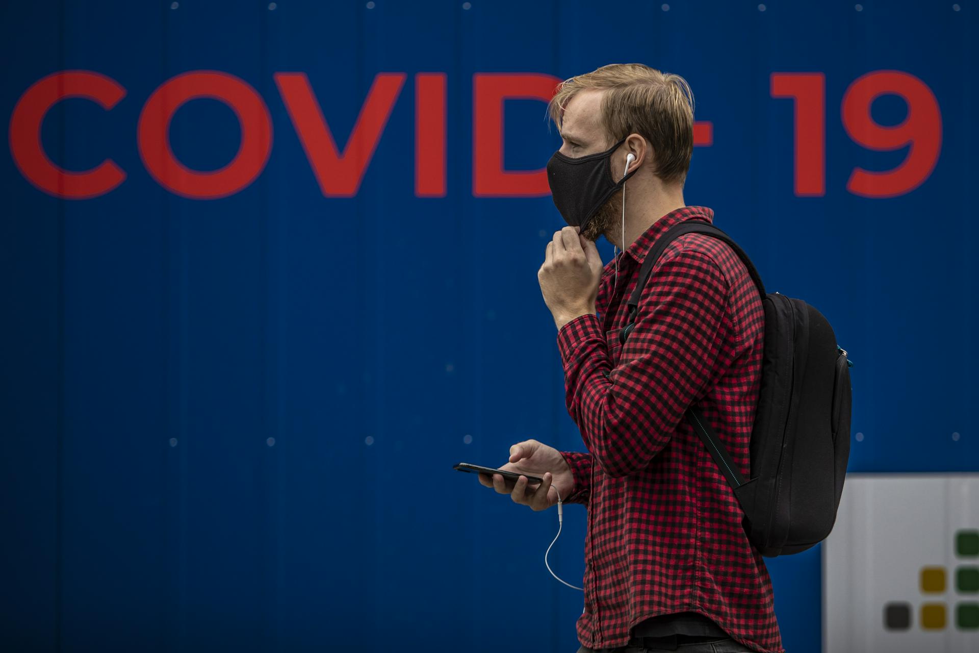 Европа проигрывает войну с коронавирусом: как страны возвращают ограничения