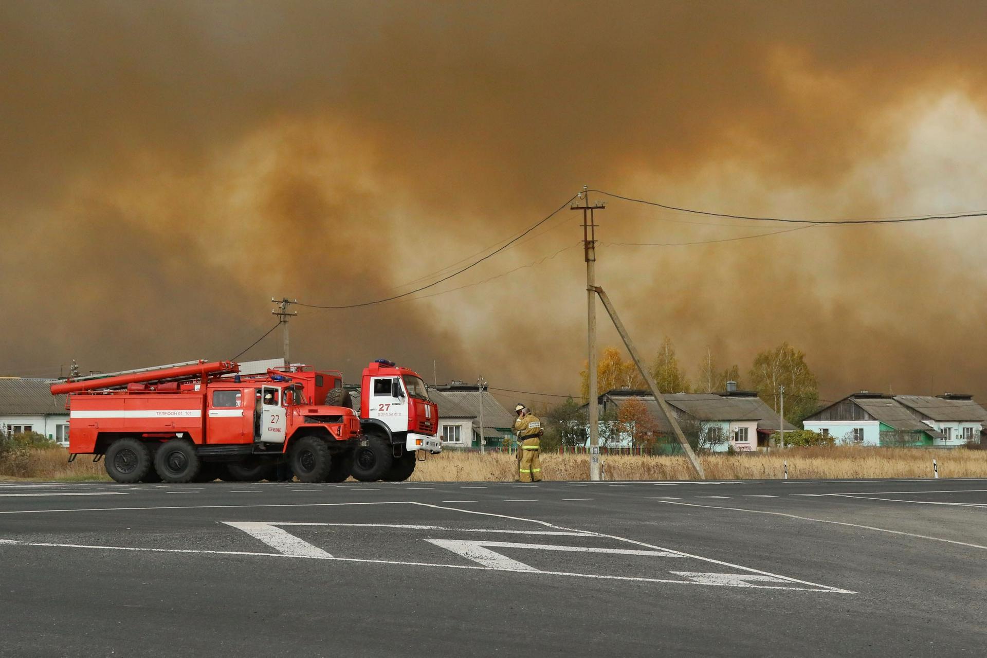 Более 100 специалистов по разминированию прибыли на место пожара под Рязанью