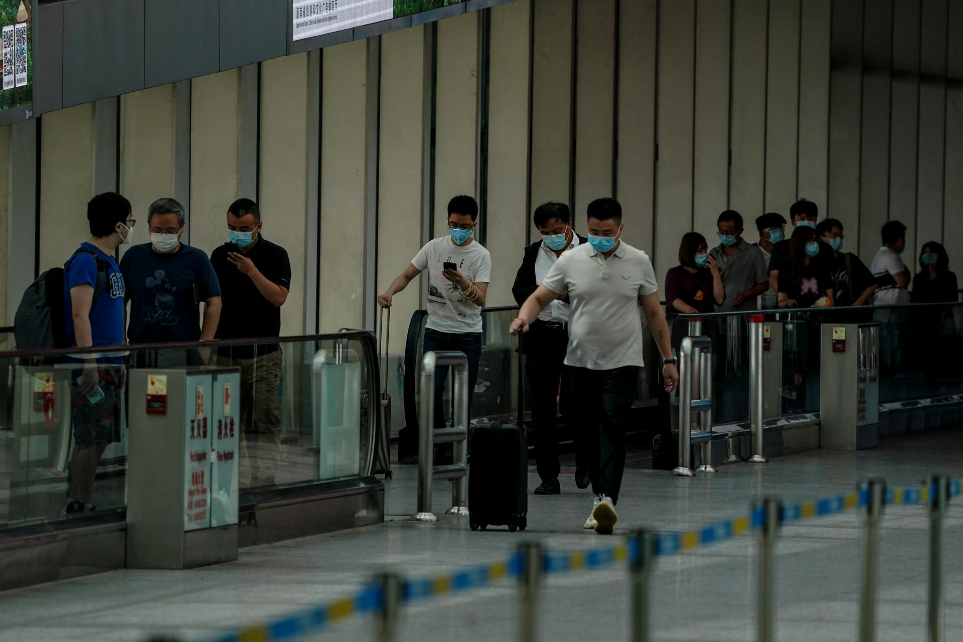 Власти Пекина ограничили въезд в город до 500 человек ежедневно