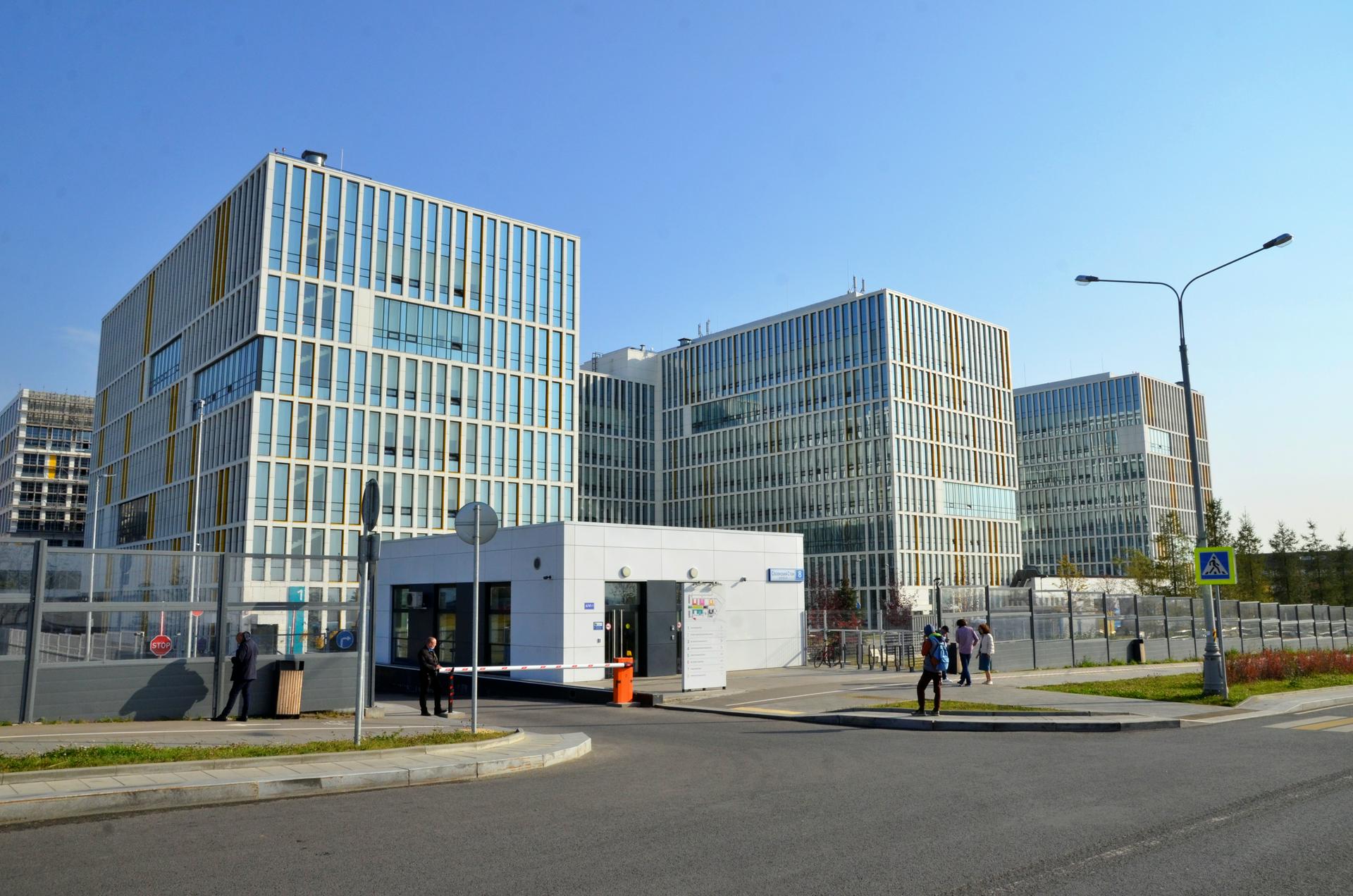 Сто пятьдесят человек с подозрением на COVID поступили в медцентр в Коммунарке