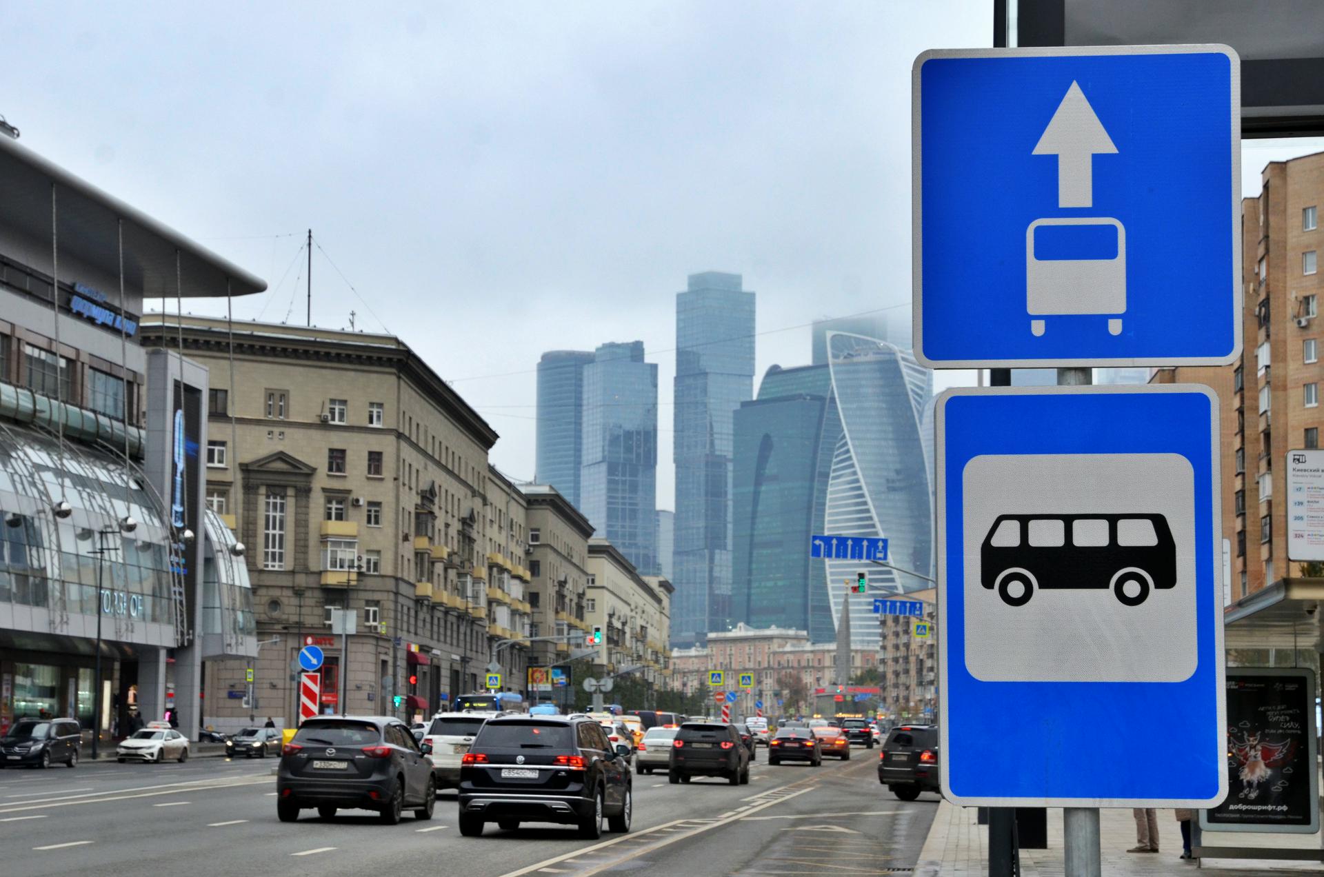 На нескольких улицах в трех районах Москвы временно изменится схема движения