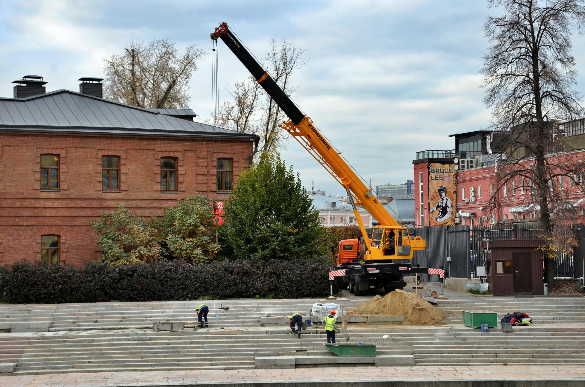Андрей Бочкарев рассказал о поиске дополнительных средств на жилые недострои
