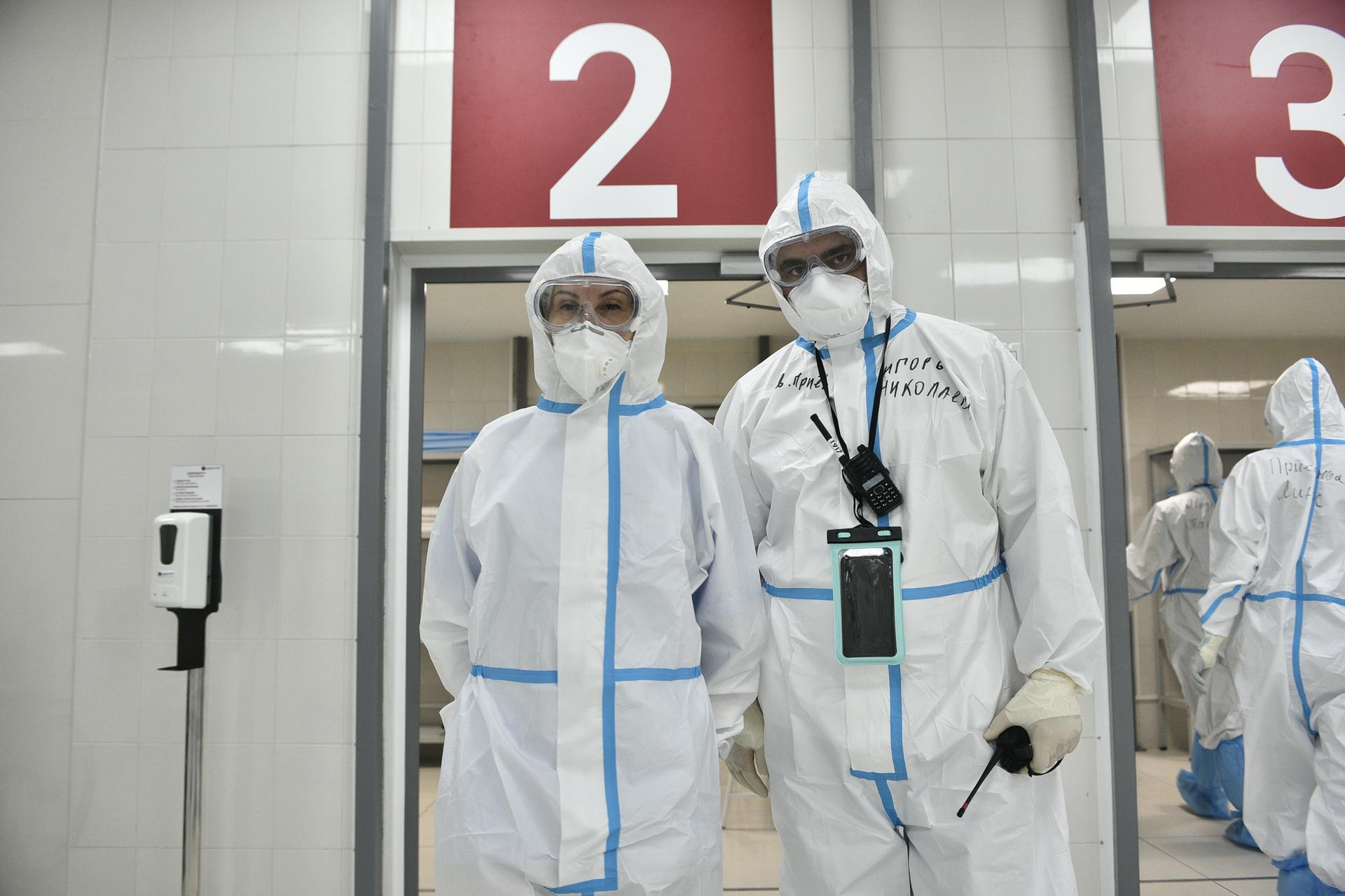 Роспотребнадзор предупредил о возможном обострении ситуации с COVID-19 в 2021 году