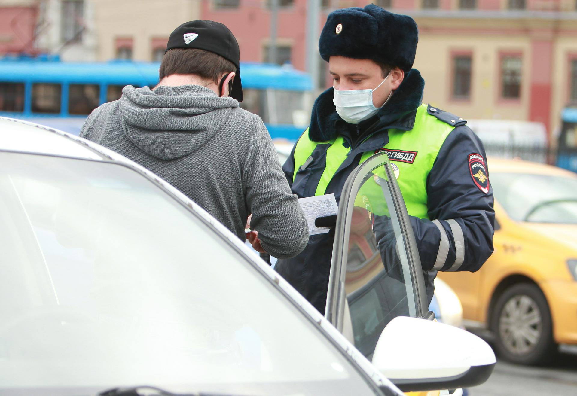 Более 1000 водителей оштрафовали в Москве с начала года за разговор по  телефону