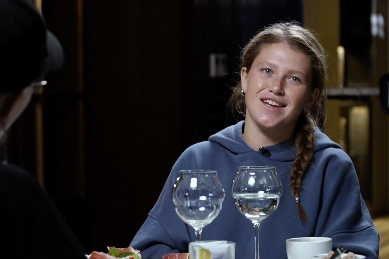 Звезда сериала «Чики» сфотографировалась обнаженной в поддержку Дзюбы