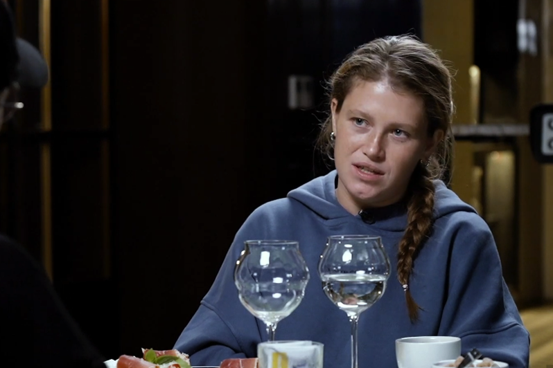 Актриса Шмыкова рассказала о домашнем насилии и проблемах с алкоголем