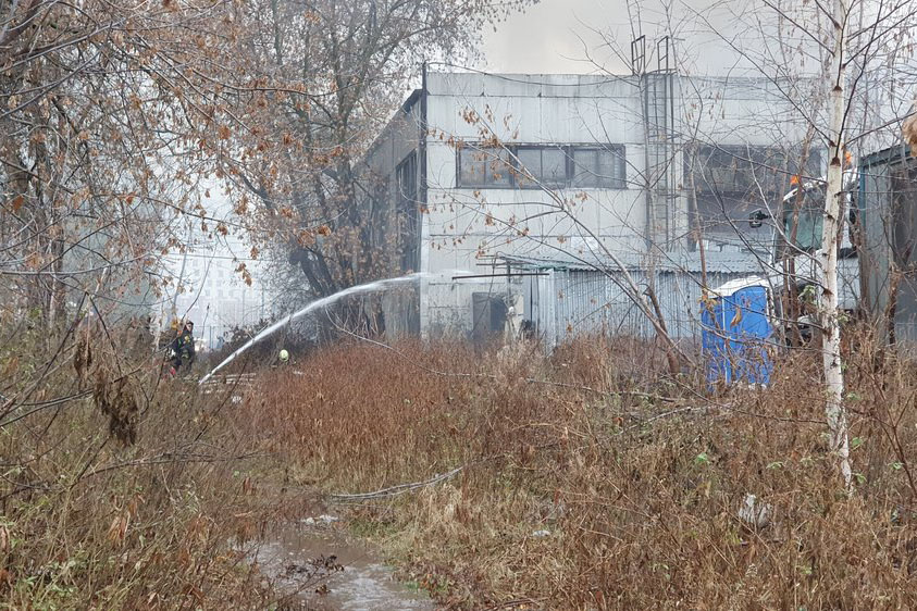 Около 650 баллонов с газом хранилось на горевшем складе на юге Москвы