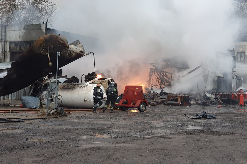 Прокуратура начала проверку по факту пожара на складе в Москве