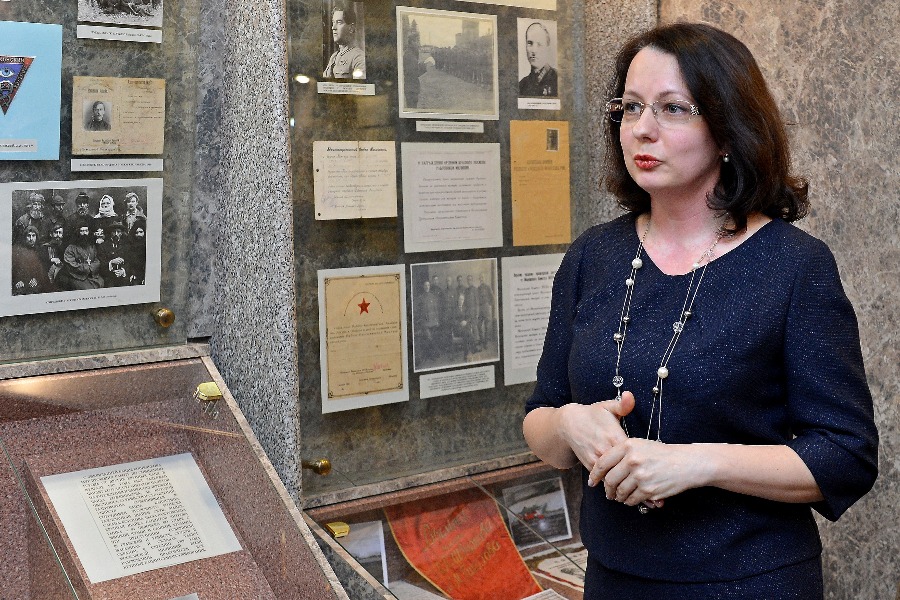 Заместитель начальника Музея московской полиции майор внутренней службы Елена Соколова проводит экскурсию. Сегодня музей на ремонте