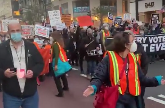 Демонстрации проходят в нескольких городах США