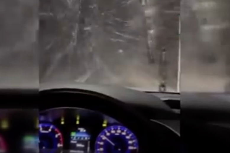 Очевидцы сняли на видео первую метель в районе турецкой Антальи