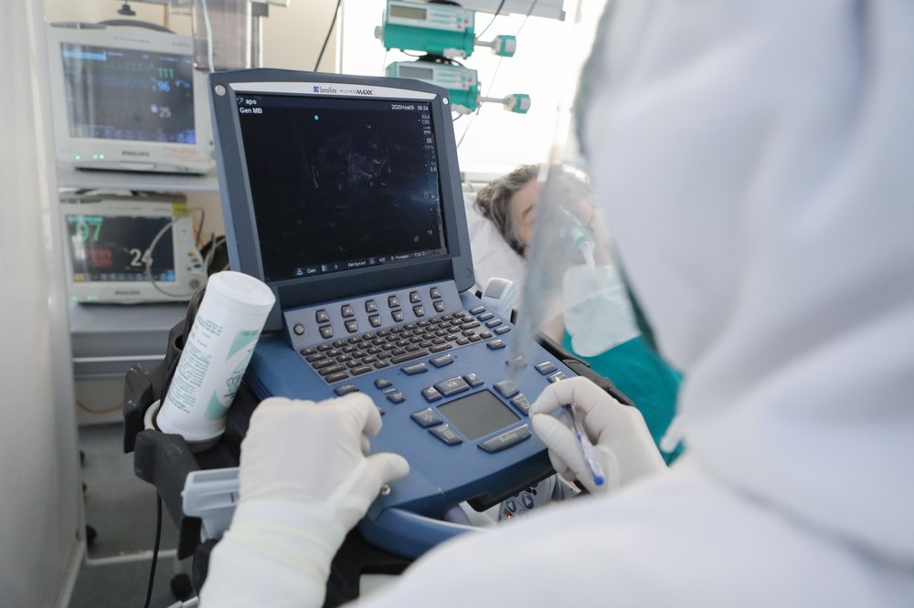 Названы сроки начала спада заболеваемости COVID-19 в России