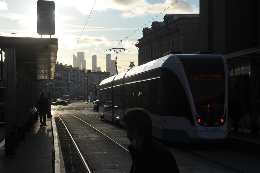 Несколько трамвайных маршрутов задерживаются в центре Москвы из-за ДТП