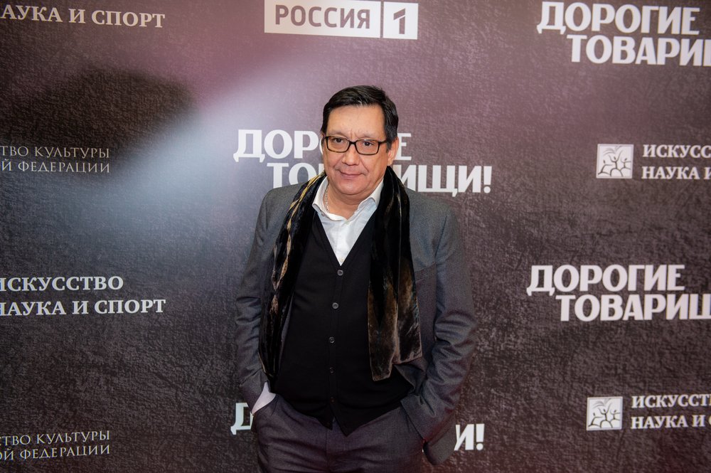 «Любу жалко»: пользователи отреагировали на фото Кончаловского с новой семьей