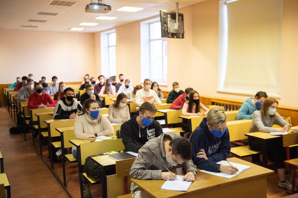 В Москве на неделю продлили все ограничения, кроме школ
