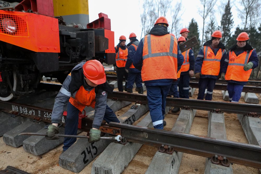 Вагоны с углем сошли с рельсов на станции Бекасово на юго-западе Москвы