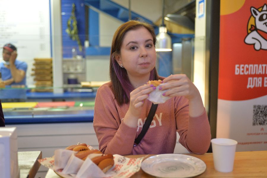 Сосисочный марафон: в столице прошел турнир пожирателей хот-догов