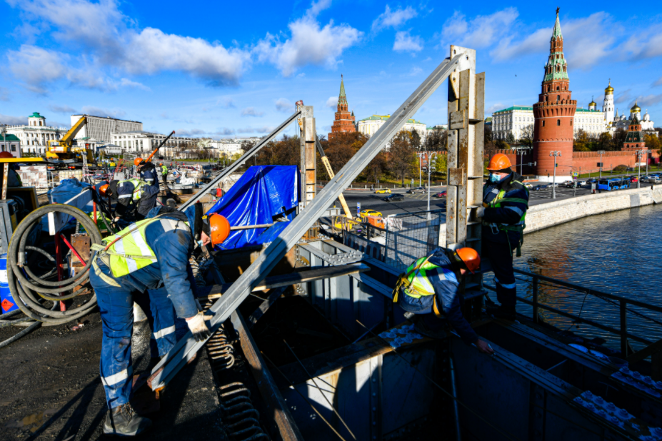 Петр Бирюков рассказал о завершении ремонта первой половины Большого Каменного моста