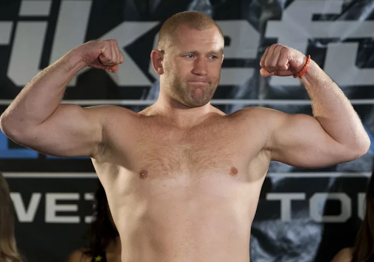 Адвокат Харитонова заявил, что боец ММА написал заявление в полицию после драки